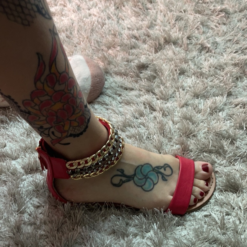 Beautiful red Bebe sandals - Picture 6 of 6